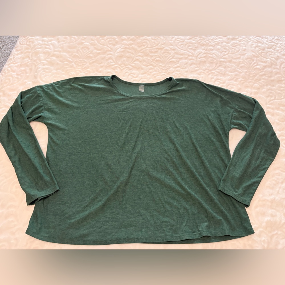 Beyond Yoga featherweight Daydreamer pullover Forest Green Long Sleeve Tee